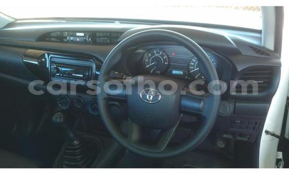 Sayi Na hannu Toyota Hilux Silver Mota in Maseru a Maseru Sayi Na hannu Toyota Hilux Silver Mota in Maseru a Maseru