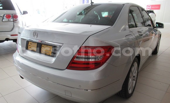 Sayi Na hannu Mercedes-Benz C–Class Silver Mota in Maseru a Maseru Sayi Na hannu Mercedes-Benz C–Class Silver Mota in Maseru a Maseru