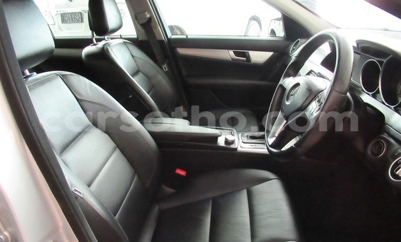 Sayi Na hannu Mercedes-Benz C–Class Silver Mota in Maseru a Maseru Sayi Na hannu Mercedes-Benz C–Class Silver Mota in Maseru a Maseru