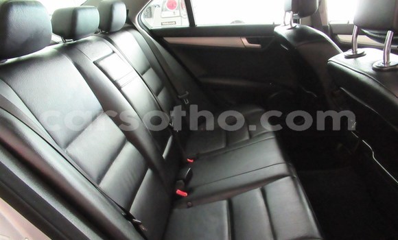 Sayi Na hannu Mercedes-Benz C–Class Silver Mota in Maseru a Maseru Sayi Na hannu Mercedes-Benz C–Class Silver Mota in Maseru a Maseru