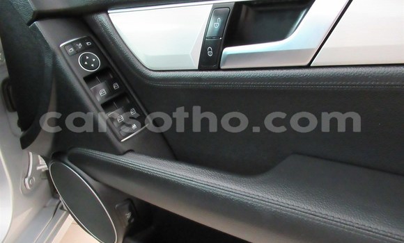 Sayi Na hannu Mercedes-Benz C–Class Silver Mota in Maseru a Maseru Sayi Na hannu Mercedes-Benz C–Class Silver Mota in Maseru a Maseru