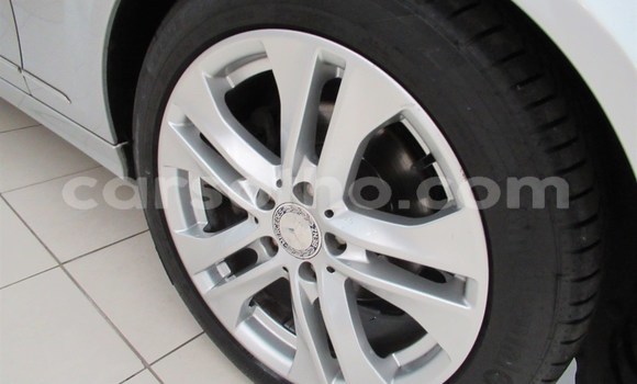 Sayi Na hannu Mercedes-Benz C–Class Silver Mota in Maseru a Maseru Sayi Na hannu Mercedes-Benz C–Class Silver Mota in Maseru a Maseru