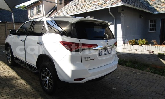 Sayi Na hannu Toyota Fortuner White Mota in Maseru a Maseru Sayi Na hannu Toyota Fortuner White Mota in Maseru a Maseru