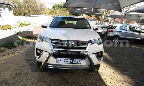 Sayi Na hannu Toyota Fortuner White Mota in Maseru a Maseru Sayi Na hannu Toyota Fortuner White Mota in Maseru a Maseru