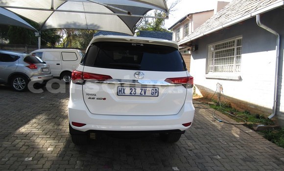 Sayi Na hannu Toyota Fortuner White Mota in Maseru a Maseru Sayi Na hannu Toyota Fortuner White Mota in Maseru a Maseru