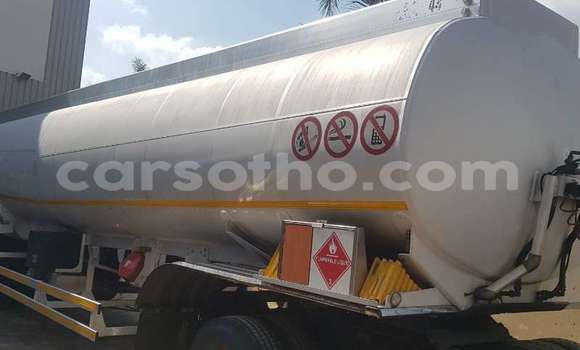 Sayi Na hannu Mercedes‒Benz 2644 White Babbar mota in Maseru a Maseru Sayi Na hannu Mercedes‒Benz 2644 White Babbar mota in Maseru a Maseru