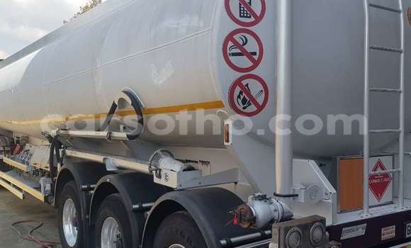 Sayi Na hannu Mercedes‒Benz 2644 White Babbar mota in Maseru a Maseru Sayi Na hannu Mercedes‒Benz 2644 White Babbar mota in Maseru a Maseru