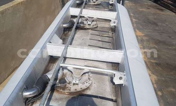 Sayi Na hannu Mercedes‒Benz 2644 White Babbar mota in Maseru a Maseru Sayi Na hannu Mercedes‒Benz 2644 White Babbar mota in Maseru a Maseru