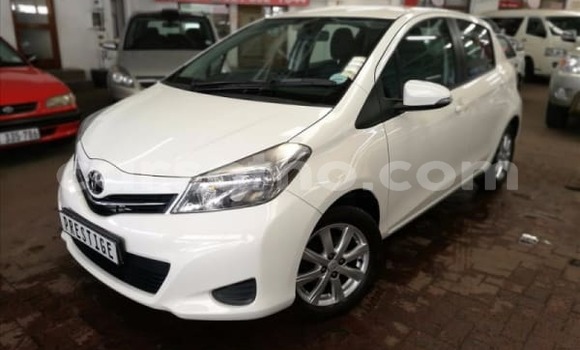 Buy Used Toyota Yaris White Car in Maputsoe in Leribe Buy Used Toyota Yaris White Car in Maputsoe in Leribe