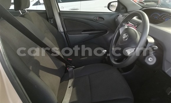 Sayi Na hannu Toyota Etios Silver Mota in Import - Dubai a Maseru Sayi Na hannu Toyota Etios Silver Mota in Import - Dubai a Maseru