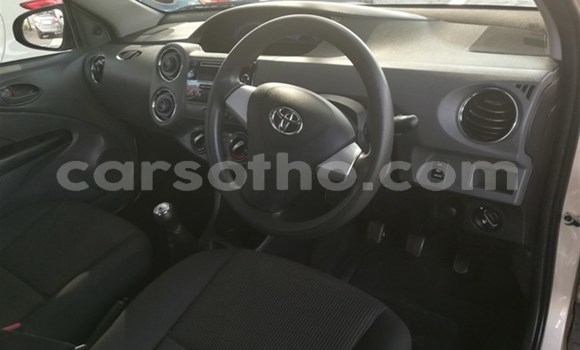 Sayi Na hannu Toyota Etios Silver Mota in Import - Dubai a Maseru Sayi Na hannu Toyota Etios Silver Mota in Import - Dubai a Maseru