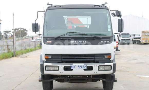 Sayi Na hannu Isuzu FTR 850 White Babbar mota in Import - Dubai a Maseru Sayi Na hannu Isuzu FTR 850 White Babbar mota in Import - Dubai a Maseru
