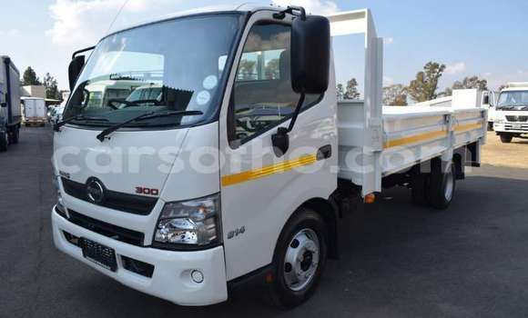 Sayi Na hannu Hino 300 Series White Babbar mota in Import - Dubai a Maseru Sayi Na hannu Hino 300 Series White Babbar mota in Import - Dubai a Maseru