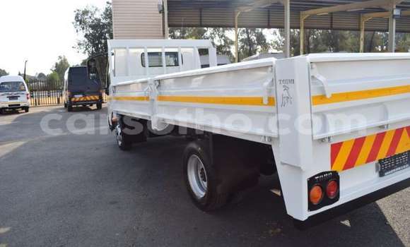 Sayi Na hannu Hino 300 Series White Babbar mota in Import - Dubai a Maseru Sayi Na hannu Hino 300 Series White Babbar mota in Import - Dubai a Maseru