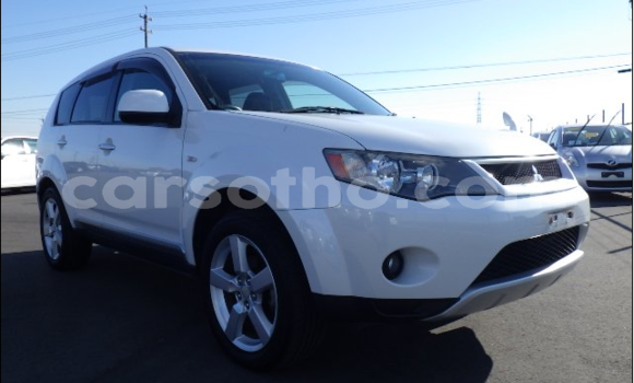 Sayi Na hannu Mitsubishi Outlander White Mota in Maputsoe a Leribe