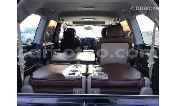 Acheter Import Voiture Toyota Land Cruiser Noir à Import - Dubai, Maseru Acheter Import Voiture Toyota Land Cruiser Noir à Import - Dubai, Maseru