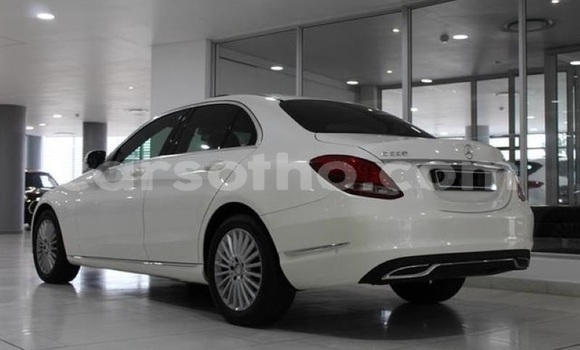 Acheter Occasion Voiture Mercedes-Benz C–Class Blanc à Thaba–Tseka, Mafeteng Acheter Occasion Voiture Mercedes-Benz C–Class Blanc à Thaba–Tseka, Mafeteng