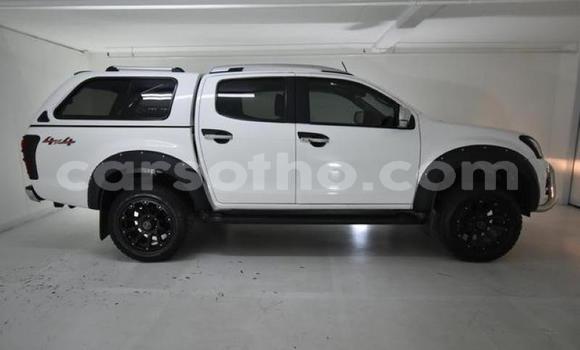 Sayi Na hannu Isuzu KB White Mota in Hlotse a Leribe Sayi Na hannu Isuzu KB White Mota in Hlotse a Leribe