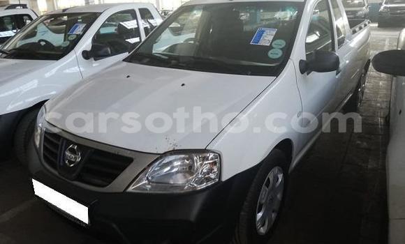 Sayi Na hannu Nissan NP 300 White Mota in Thaba–Tseka a Mafeteng Sayi Na hannu Nissan NP 300 White Mota in Thaba–Tseka a Mafeteng