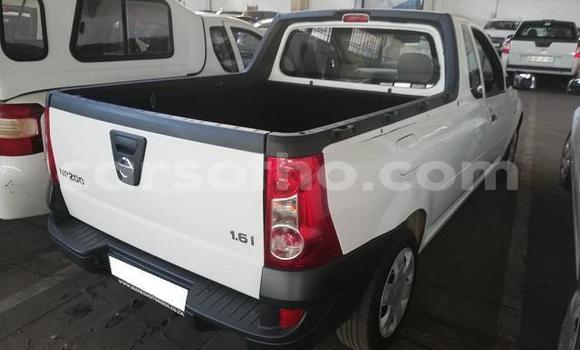 Sayi Na hannu Nissan NP 300 White Mota in Thaba–Tseka a Mafeteng Sayi Na hannu Nissan NP 300 White Mota in Thaba–Tseka a Mafeteng