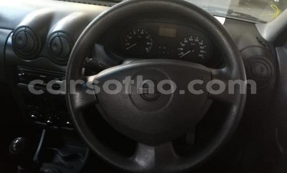 Sayi Na hannu Nissan NP 300 White Mota in Thaba–Tseka a Mafeteng Sayi Na hannu Nissan NP 300 White Mota in Thaba–Tseka a Mafeteng