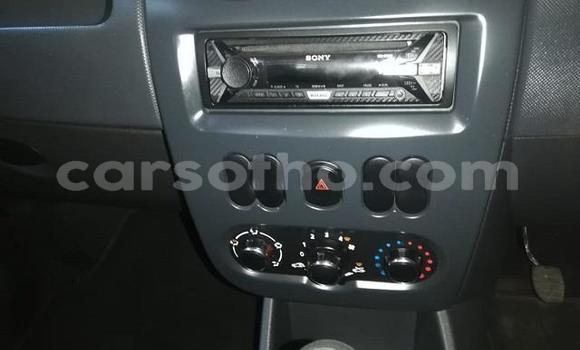 Sayi Na hannu Nissan NP 300 White Mota in Thaba–Tseka a Mafeteng Sayi Na hannu Nissan NP 300 White Mota in Thaba–Tseka a Mafeteng