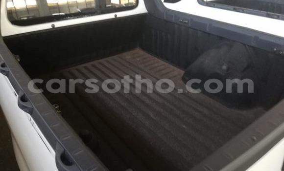 Sayi Na hannu Nissan NP 300 White Mota in Thaba–Tseka a Mafeteng Sayi Na hannu Nissan NP 300 White Mota in Thaba–Tseka a Mafeteng