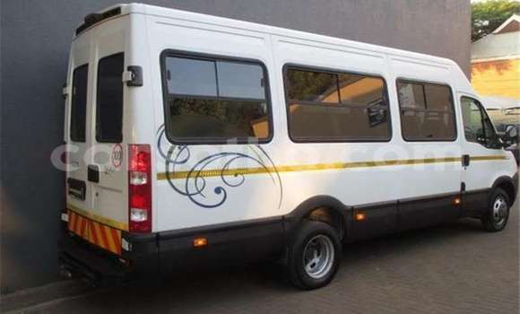 Sayi Na hannu IVECO Massif White Mota in Maseru a Maseru Sayi Na hannu IVECO Massif White Mota in Maseru a Maseru