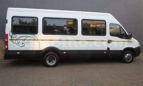 Sayi Na hannu IVECO Massif White Mota in Maseru a Maseru Sayi Na hannu IVECO Massif White Mota in Maseru a Maseru