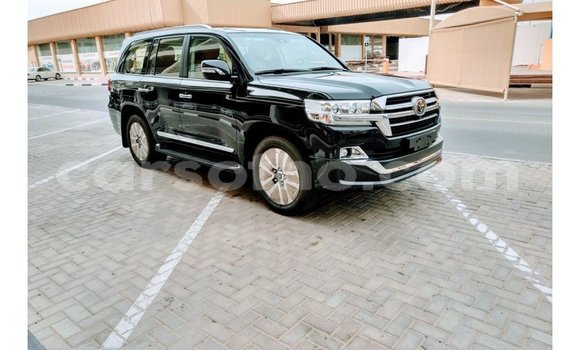 Sayi Imported Toyota Land Cruiser Black Mota in Import - Dubai a Maseru Sayi Imported Toyota Land Cruiser Black Mota in Import - Dubai a Maseru