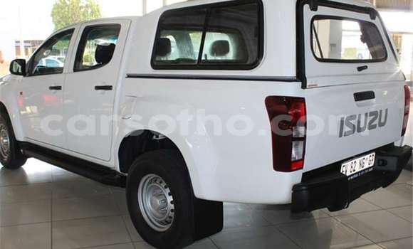 Sayi Na hannu Isuzu KB White Mota in Maseru a Maseru Sayi Na hannu Isuzu KB White Mota in Maseru a Maseru