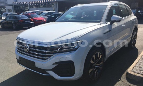 اشتري مستعمل Volkswagen Touareg White سيارة في Teyateyaneng في Berea اشتري مستعمل Volkswagen Touareg White سيارة في Teyateyaneng في Berea