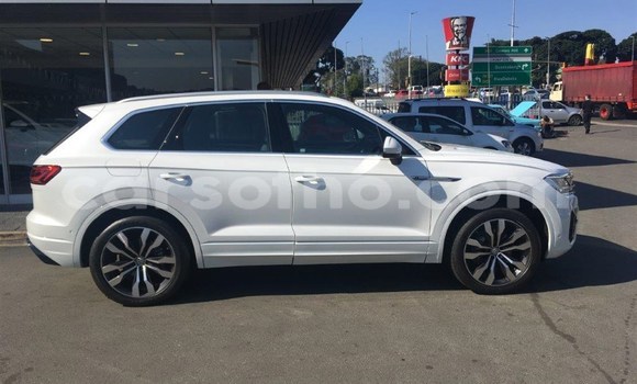 اشتري مستعمل Volkswagen Touareg White سيارة في Teyateyaneng في Berea اشتري مستعمل Volkswagen Touareg White سيارة في Teyateyaneng في Berea