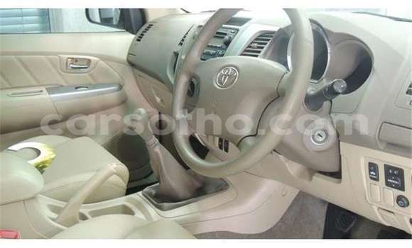 Sayi Na hannu Toyota Fortuner White Mota in Maseru a Maseru Sayi Na hannu Toyota Fortuner White Mota in Maseru a Maseru