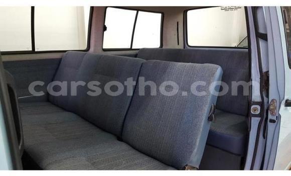 اشتري مستعمل Volkswagen Caravelle Blue سيارة في Maseru في Maseru اشتري مستعمل Volkswagen Caravelle Blue سيارة في Maseru في Maseru