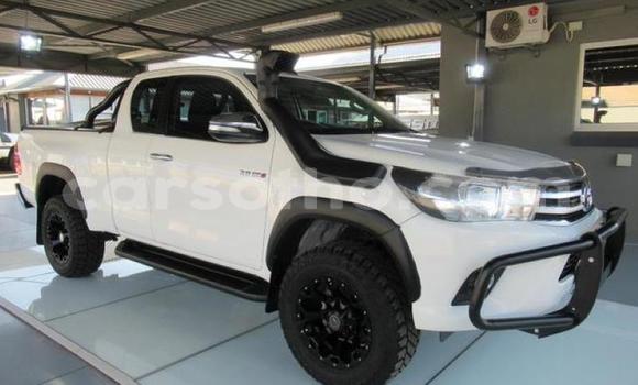 Sayi Na hannu Toyota Hilux White Mota in Butha Buthe a Butha-Buthe Sayi Na hannu Toyota Hilux White Mota in Butha Buthe a Butha-Buthe