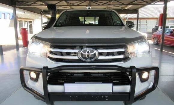 Sayi Na hannu Toyota Hilux White Mota in Butha Buthe a Butha-Buthe Sayi Na hannu Toyota Hilux White Mota in Butha Buthe a Butha-Buthe