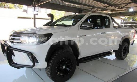 Sayi Na hannu Toyota Hilux White Mota in Butha Buthe a Butha-Buthe Sayi Na hannu Toyota Hilux White Mota in Butha Buthe a Butha-Buthe