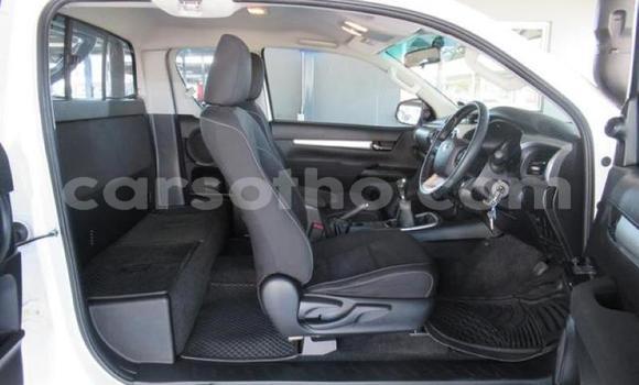 Sayi Na hannu Toyota Hilux White Mota in Butha Buthe a Butha-Buthe Sayi Na hannu Toyota Hilux White Mota in Butha Buthe a Butha-Buthe