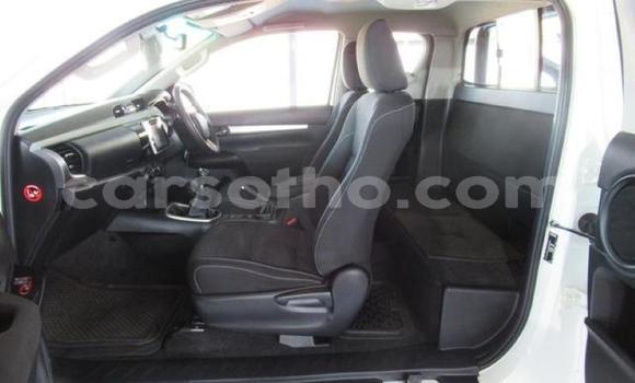 Sayi Na hannu Toyota Hilux White Mota in Butha Buthe a Butha-Buthe Sayi Na hannu Toyota Hilux White Mota in Butha Buthe a Butha-Buthe