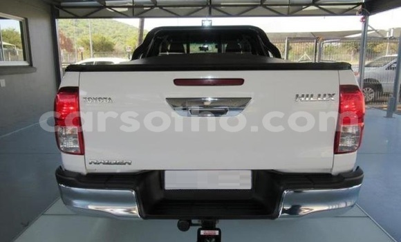 Sayi Na hannu Toyota Hilux White Mota in Butha Buthe a Butha-Buthe Sayi Na hannu Toyota Hilux White Mota in Butha Buthe a Butha-Buthe