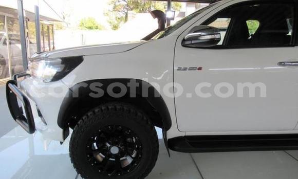 Sayi Na hannu Toyota Hilux White Mota in Butha Buthe a Butha-Buthe Sayi Na hannu Toyota Hilux White Mota in Butha Buthe a Butha-Buthe