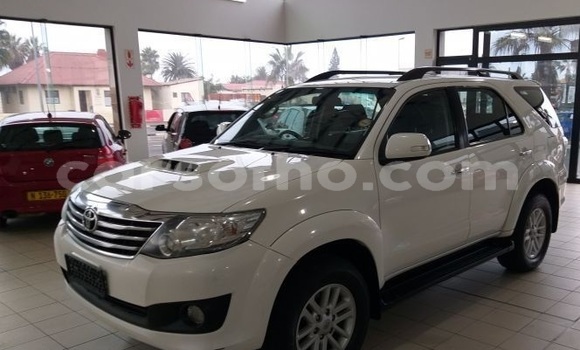 Buy Used Toyota Fortuner White Car in Maseru in Maseru Buy Used Toyota Fortuner White Car in Maseru in Maseru