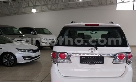 Buy Used Toyota Fortuner White Car in Maseru in Maseru Buy Used Toyota Fortuner White Car in Maseru in Maseru