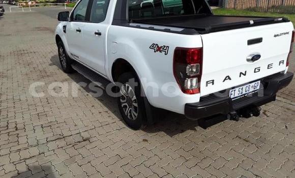 Sayi Na hannu Ford Ranger White Mota in Maseru a Maseru Sayi Na hannu Ford Ranger White Mota in Maseru a Maseru