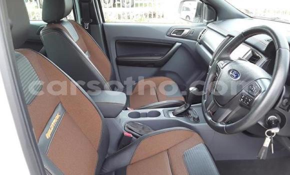 Sayi Na hannu Ford Ranger White Mota in Maseru a Maseru Sayi Na hannu Ford Ranger White Mota in Maseru a Maseru