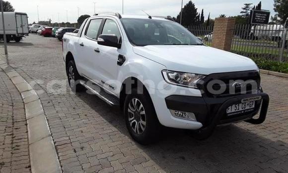 Sayi Na hannu Ford Ranger White Mota in Maseru a Maseru Sayi Na hannu Ford Ranger White Mota in Maseru a Maseru