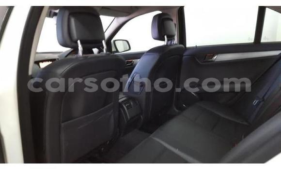 Acheter Occasion Voiture Mercedes-Benz C–Class Blanc à Maseru, Maseru Acheter Occasion Voiture Mercedes-Benz C–Class Blanc à Maseru, Maseru