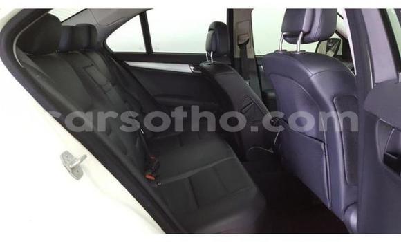 Acheter Occasion Voiture Mercedes-Benz C–Class Blanc à Maseru, Maseru Acheter Occasion Voiture Mercedes-Benz C–Class Blanc à Maseru, Maseru