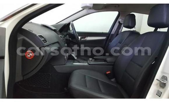 Acheter Occasion Voiture Mercedes-Benz C–Class Blanc à Maseru, Maseru Acheter Occasion Voiture Mercedes-Benz C–Class Blanc à Maseru, Maseru